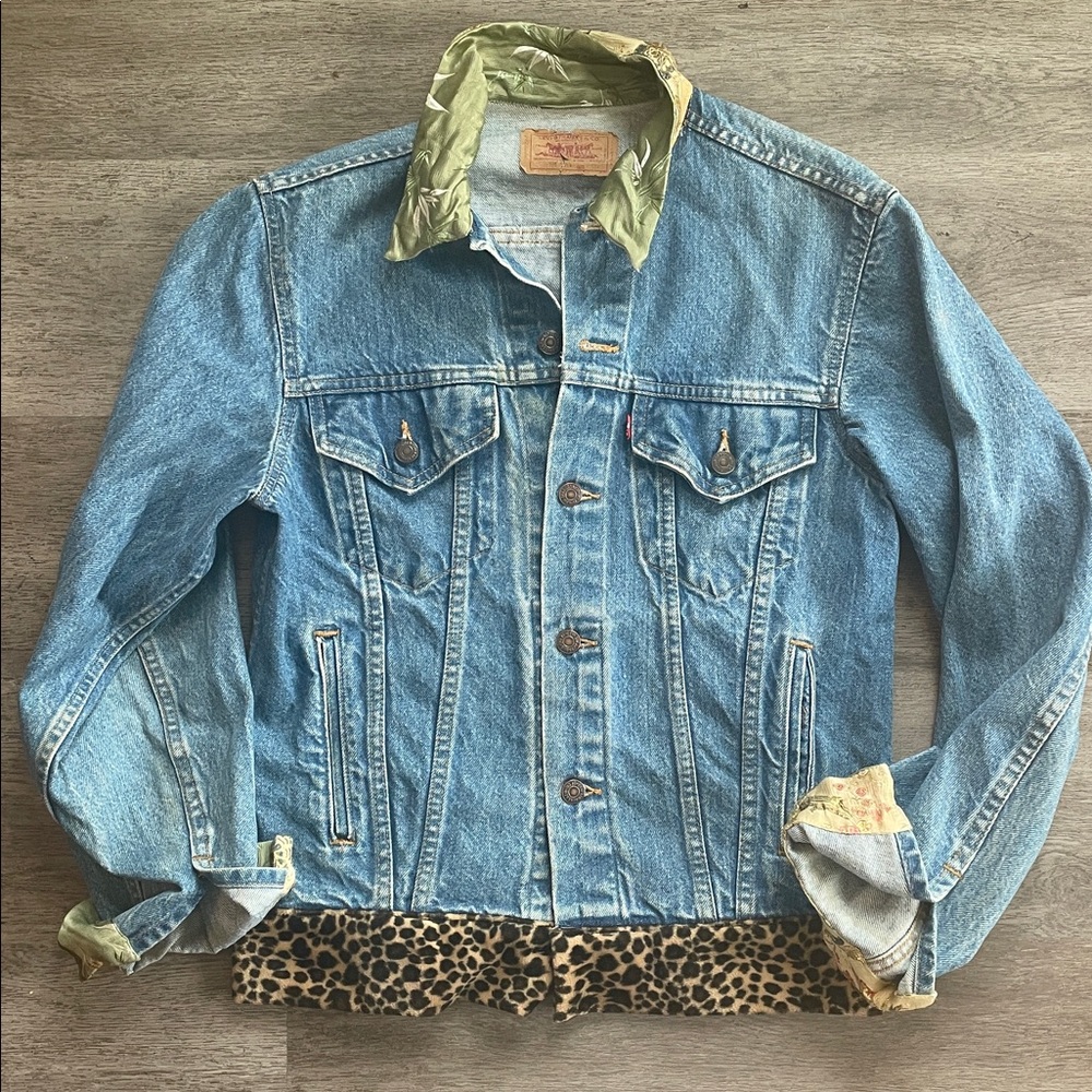 40L Vintage Upcycled Levi's Denim Jacket with Leopard and Floral‎ Accents